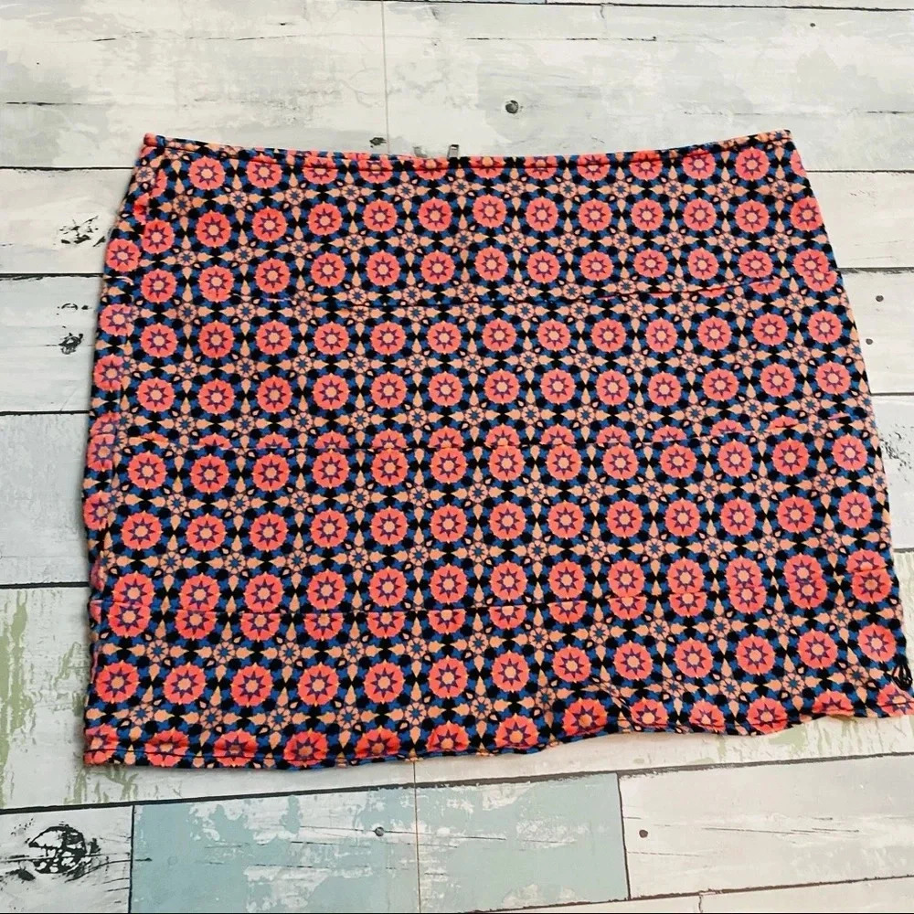 VOLCOM Patterned Mini Skirt - Picture 3 of 7